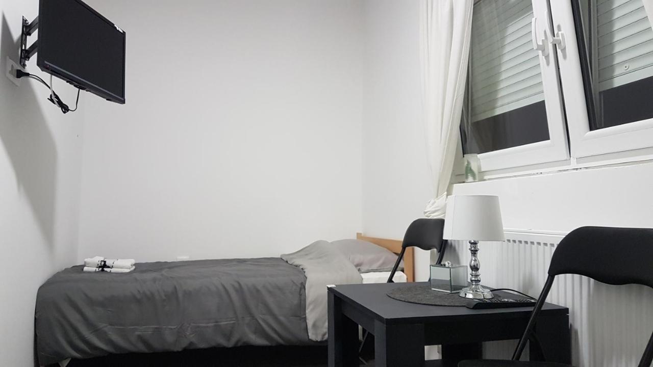 Rent A Room Aleksic วาลเยโว ภายนอก รูปภาพ